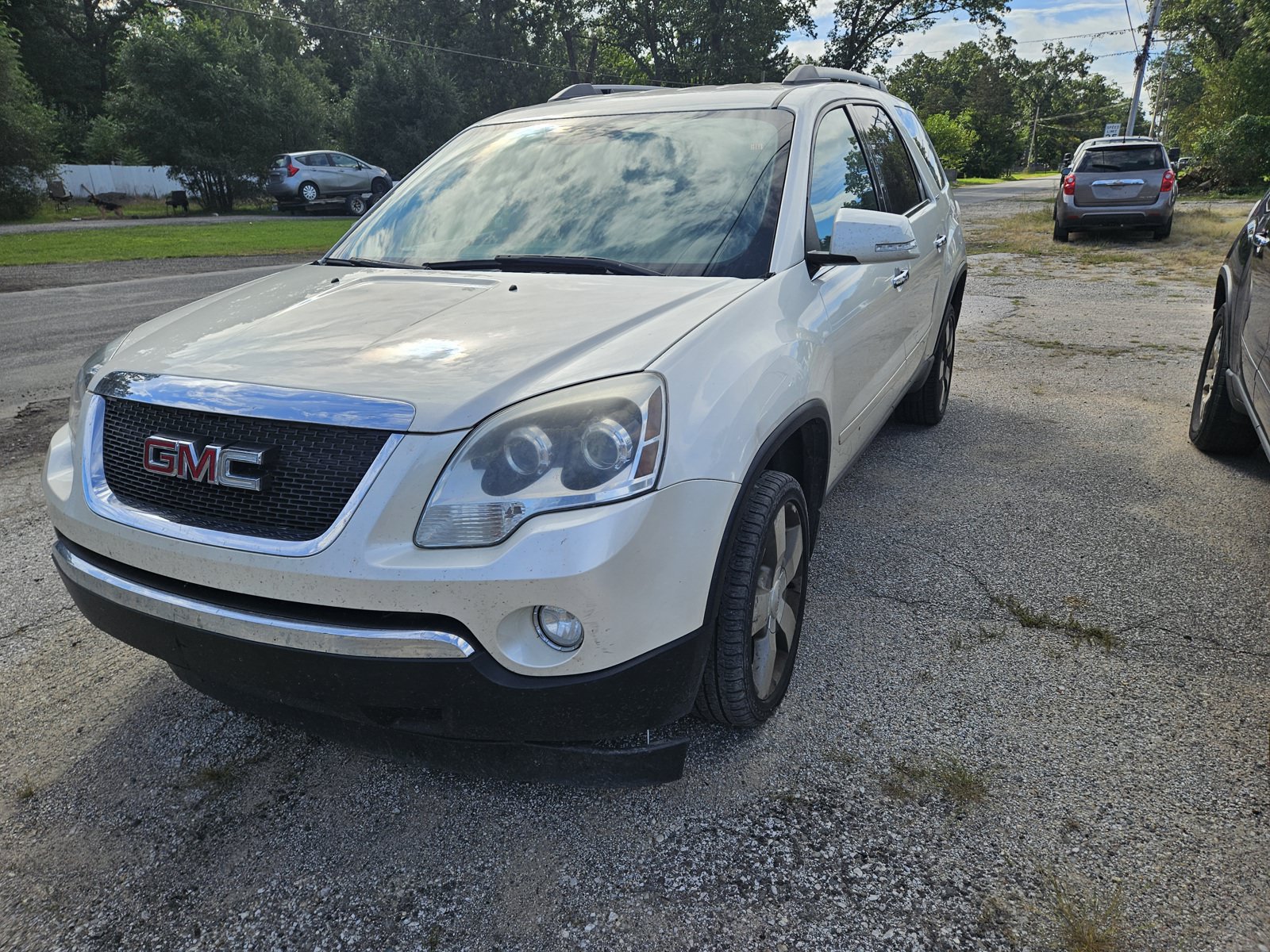 Used 2011 GMC Acadia SLT FWD image 1