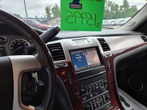 Used 2013 Cadillac Escalade Premium AWD/4WD image 17