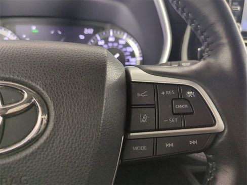 Used 2022 Toyota Highlander XLE image 33