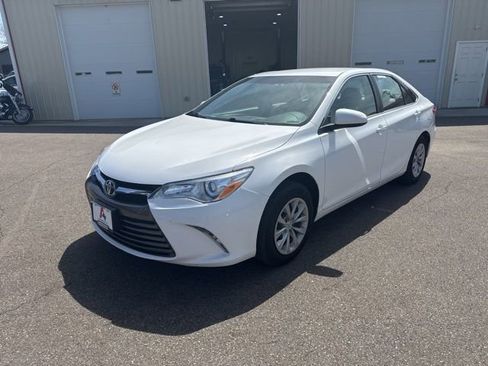 Used 2017 Toyota Camry LE FWD image 7