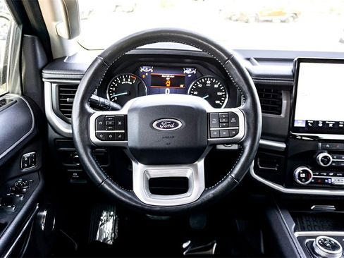 Used 2024 Ford Expedition XLT image 29