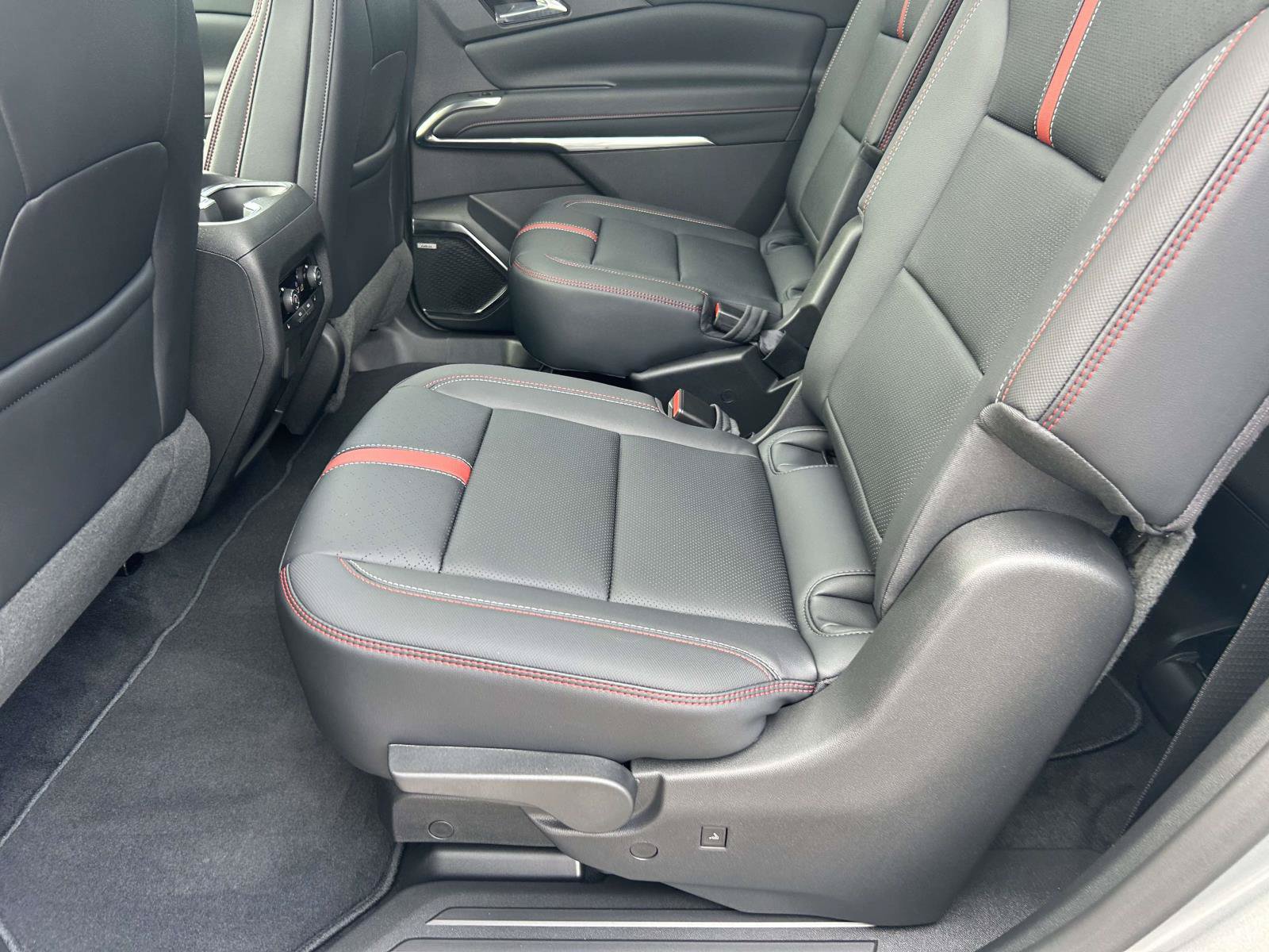 New 2026 Chevrolet Traverse RS FWD image 16