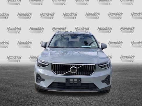 Used 2025 Volvo XC40 B5 Plus image 3