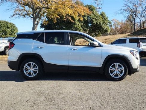 Used 2022 GMC Terrain SLE image 2