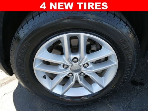 Used 2017 Jeep Grand Cherokee Laredo w/ Quick Order Package 23E image 4