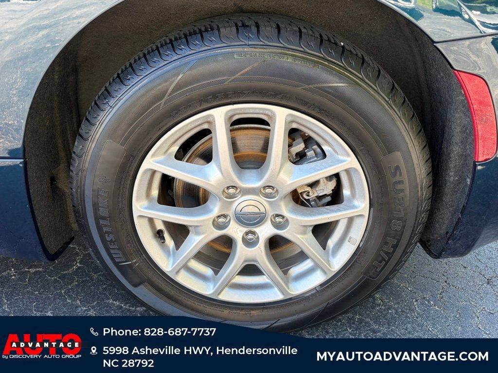 Used 2023 Chrysler Pacifica Touring-L FWD image 30