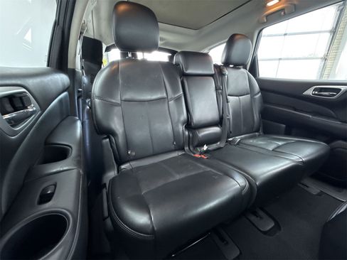 Used 2016 Nissan Pathfinder Platinum w/ Family Entertainment Package image 40