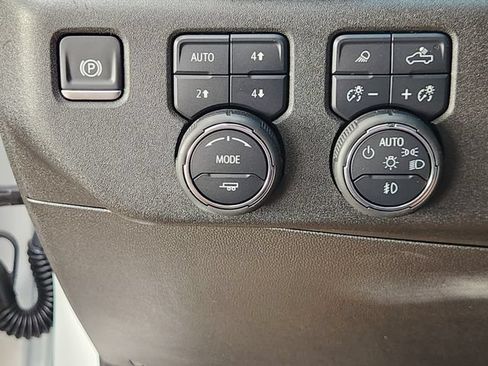 Used 2025 Chevrolet Silverado 2500 ZR2 w/ Technology Package AWD/4WD image 21