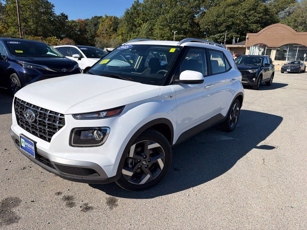 Used 2026 Hyundai Venue SEL FWD image 2