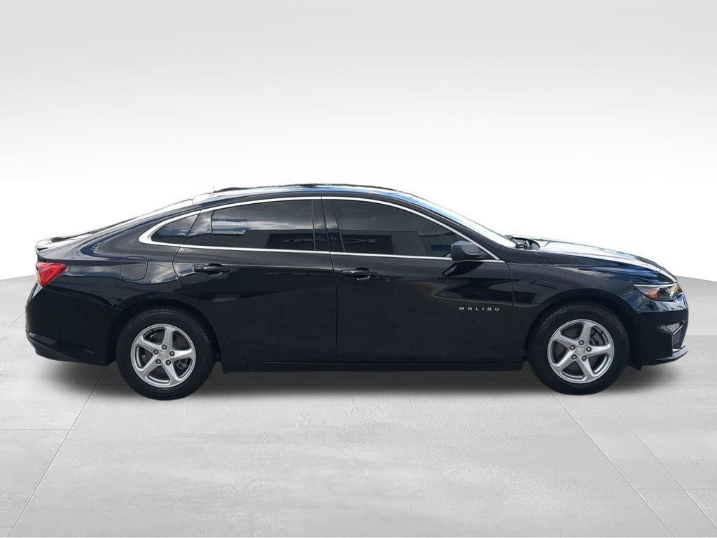 Used 2018 Chevrolet Malibu LS FWD image 2