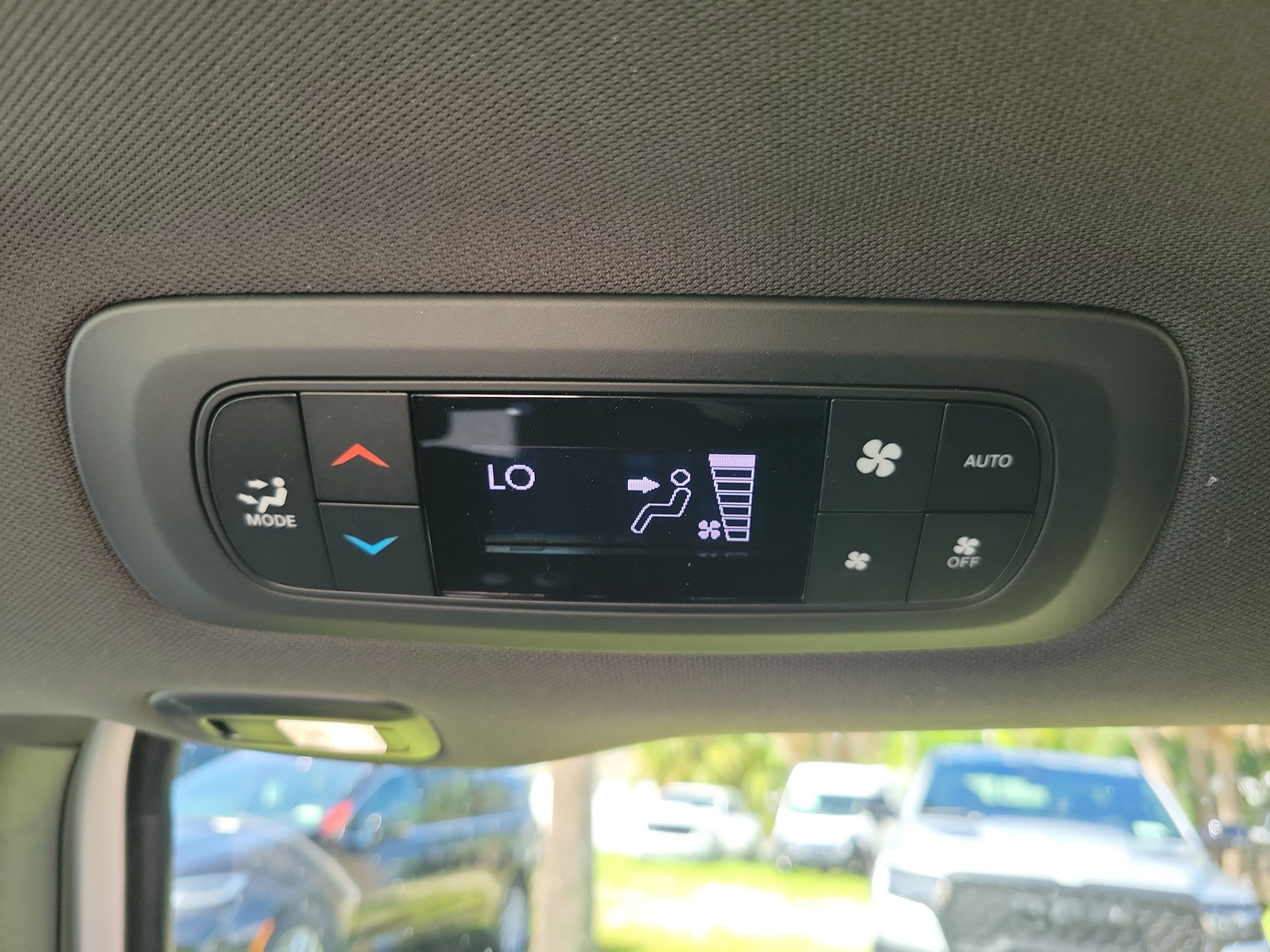 Used 2025 Chrysler Pacifica Limited FWD image 10