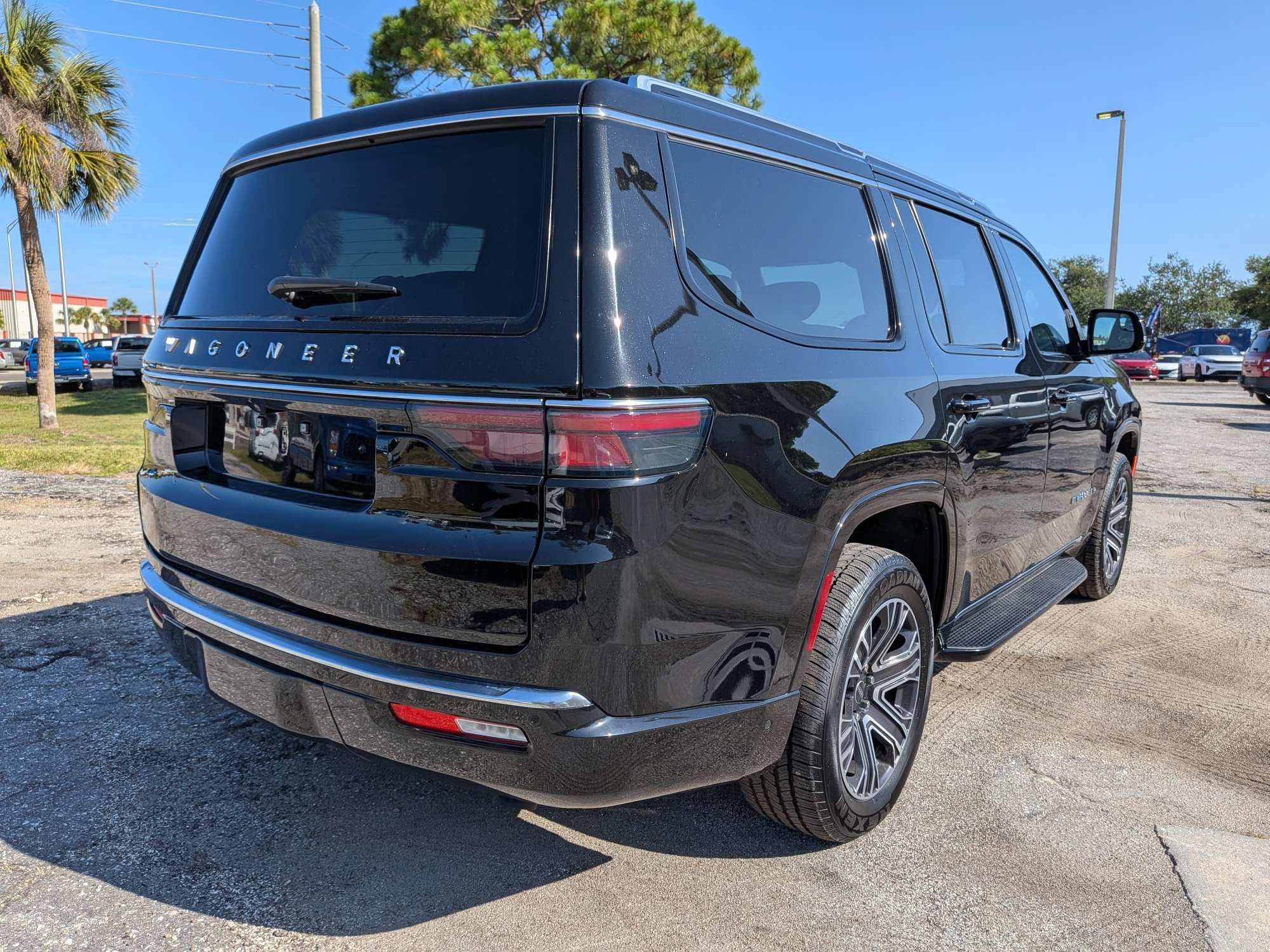 Used 2025 Jeep Wagoneer 4WD w/ Convenience Group I image 4