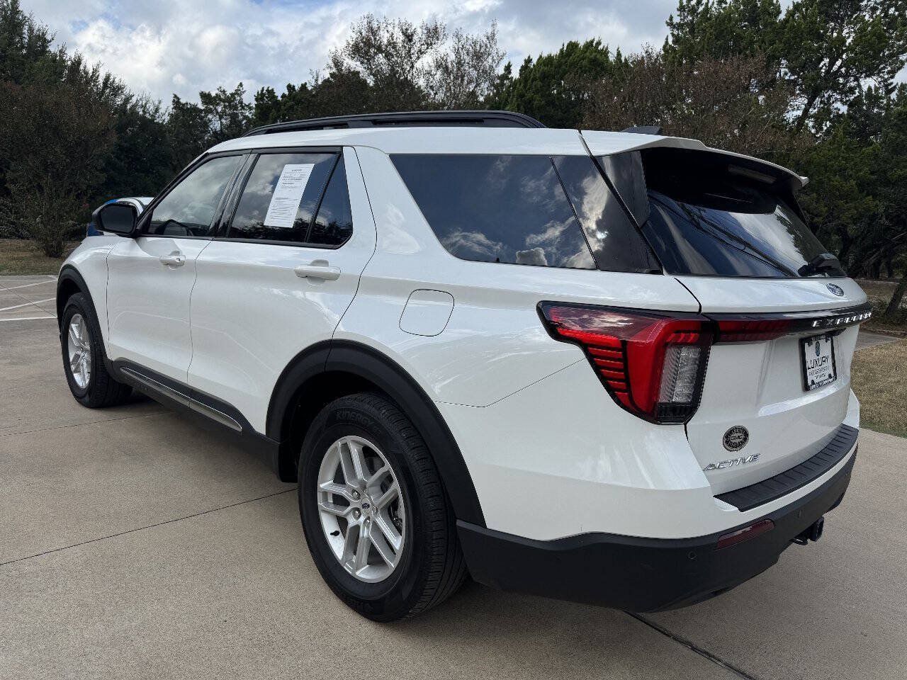 Used 2025 Ford Explorer Active RWD image 7