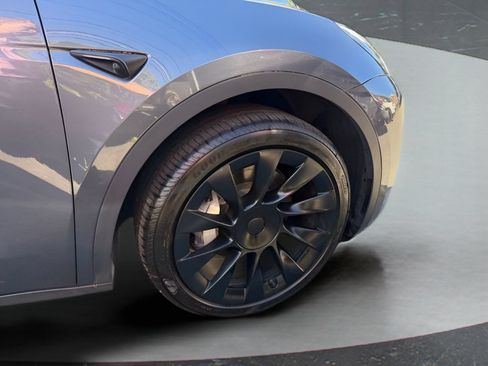 Used 2023 Tesla Model Y Long Range AWD/4WD image 13