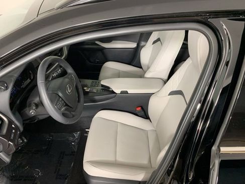 Used 2025 Lexus UX 300h AWD w/ Accessory Package (Z1) image 29