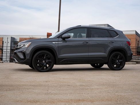 Used 2024 Volkswagen Taos SEL image 3