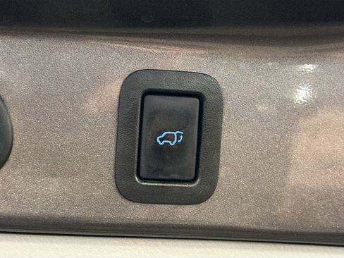 Used 2016 Toyota Highlander XLE AWD/4WD image 32