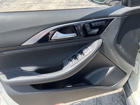 Used 2018 INFINITI QX30 Premium w/ Cargo Package image 6