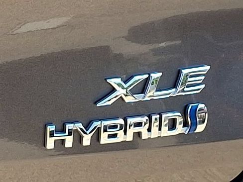 Used 2023 Toyota Sienna XLE AWD/4WD image 30