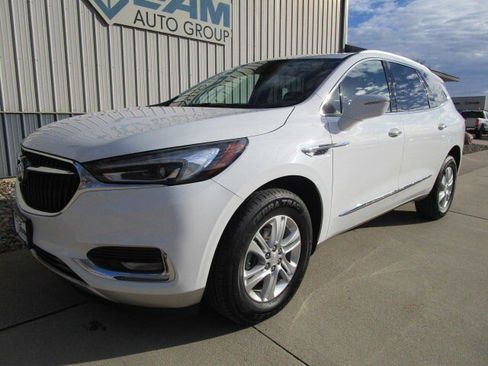 Used 2020 Buick Enclave Essence image 1