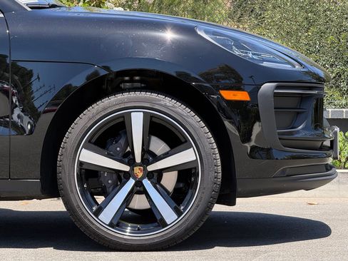 Used 2026 Porsche Macan AWD/4WD image 12