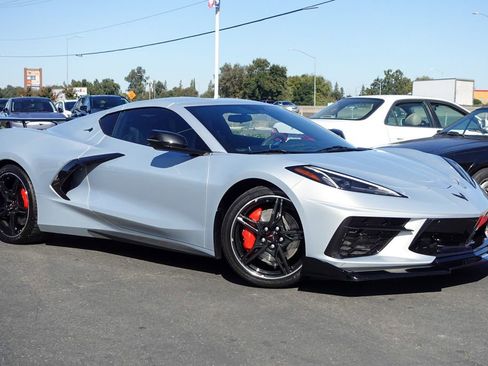Used 2022 Chevrolet Corvette Stingray Coupe w/ Z51 Performance Package image 2