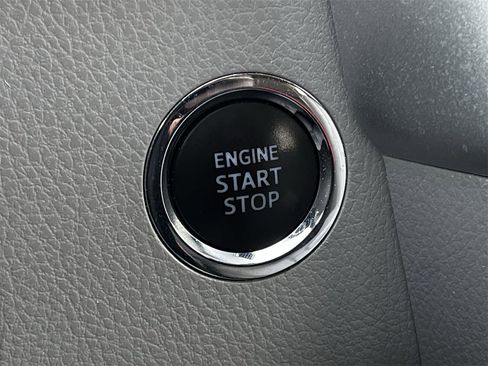 Used 2018 Toyota Highlander Limited image 19