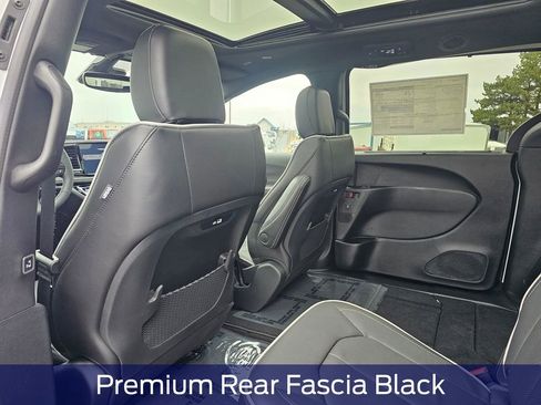 New 2026 Chrysler Pacifica Limited w/ S Appearance Package image 15