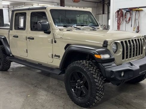 Used 2020 Jeep Gladiator Sport w/ Quick Order Package 24S image 3