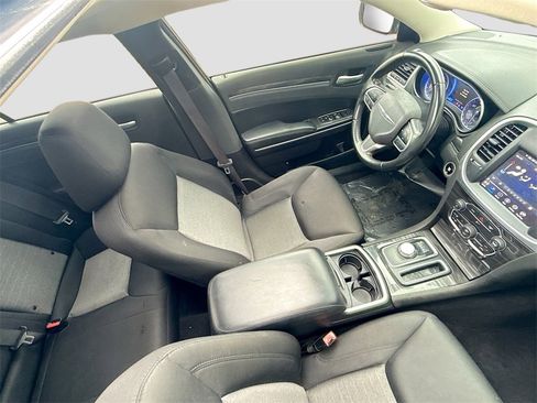 Used 2021 Chrysler 300 Touring w/ Driver Convenience Group image 20