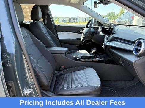 Used 2025 Chevrolet Trax LT FWD image 29