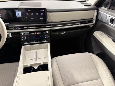 Used 2025 Hyundai Santa Fe SEL FWD image 28