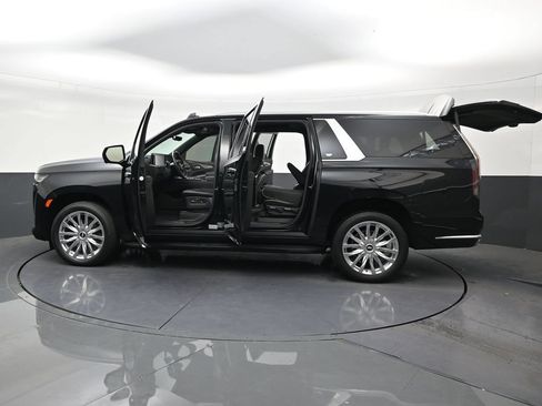 Used 2023 Cadillac Escalade ESV Premium Luxury AWD/4WD image 30