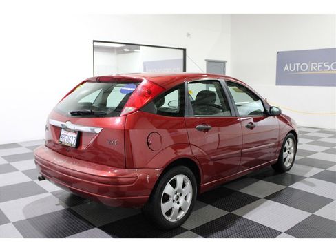 Used 2002 Ford Focus ZX5 Hatchback image 4
