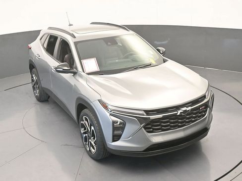 Used 2024 Chevrolet Trax RS w/ Sunroof Package image 57