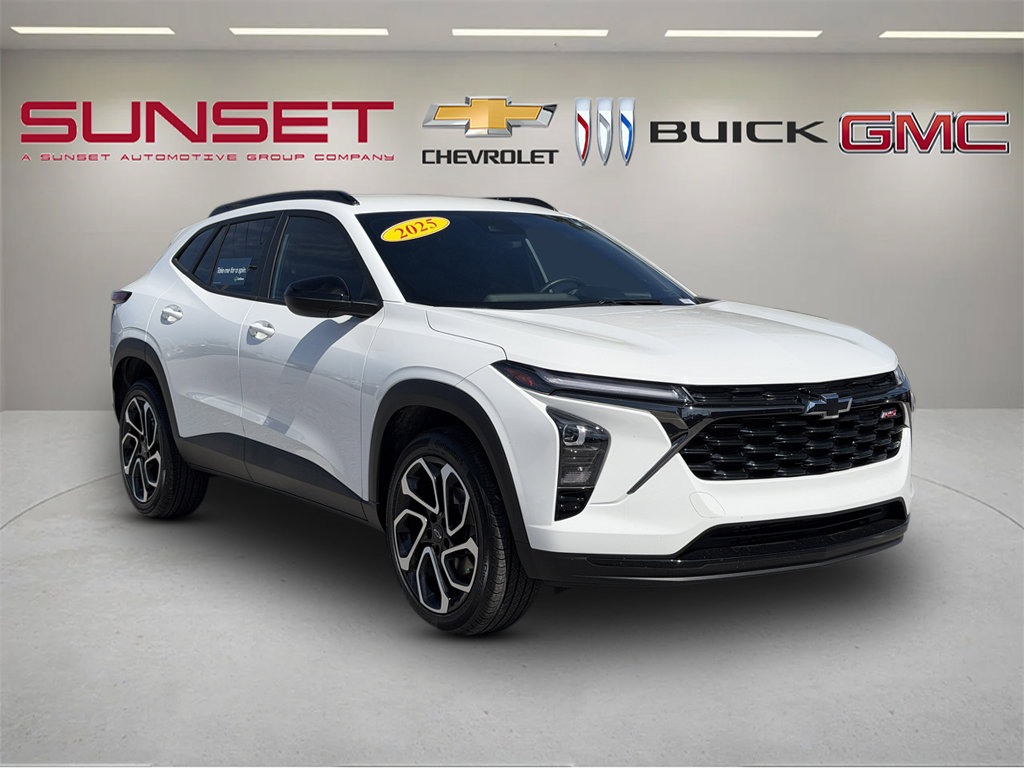 Used 2025 Chevrolet Trax RS w/ Driver Confidence Package FWD image 1