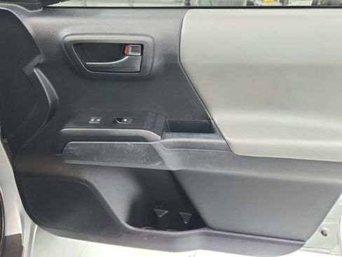 Used 2022 Toyota Tacoma SR AWD/4WD image 34