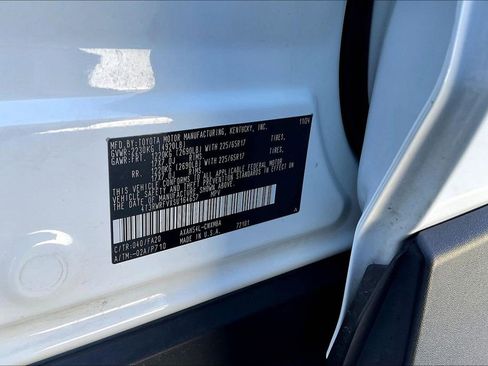 Used 2025 Toyota RAV4 XLE AWD/4WD image 35