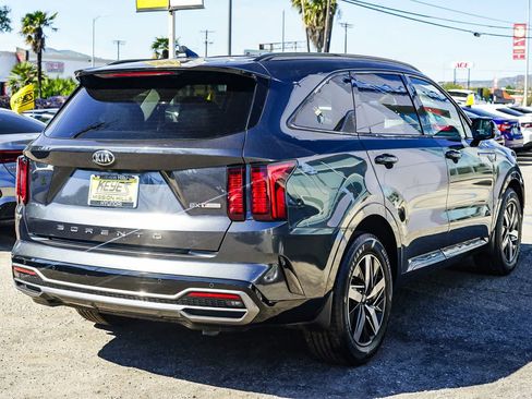 Used 2021 Kia Sorento EX image 4