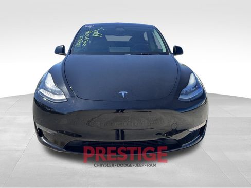 Used 2022 Tesla Model Y Long Range AWD/4WD image 3