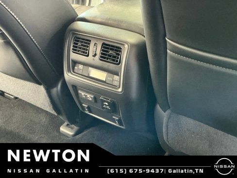 Used 2019 Nissan Pathfinder Platinum FWD image 21