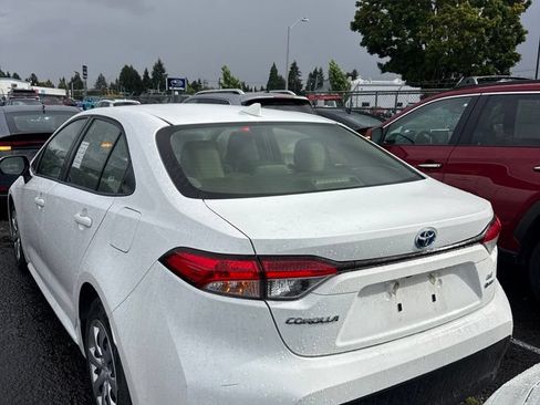 Used 2025 Toyota Corolla LE FWD image 3