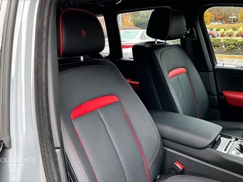 Used 2024 Rolls-Royce Cullinan Black Badge image 9