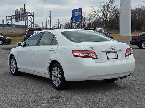 Used 2011 Toyota Camry LE image 4