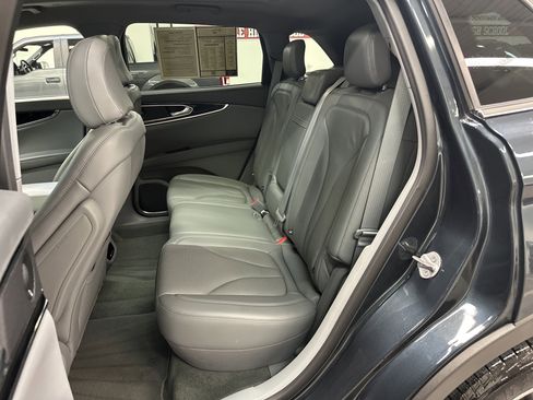 Used 2022 Lincoln Nautilus Reserve w/ Luxury Package image 6