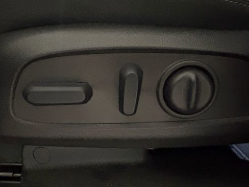 Used 2022 GMC Terrain SLE w/ Driver Convenience Package image 8