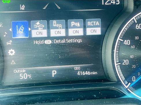 Used 2022 Toyota Venza XLE image 14