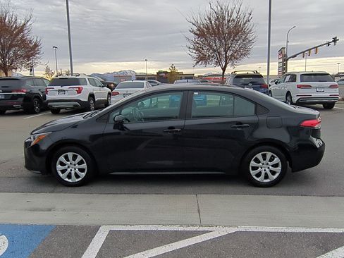 Used 2021 Toyota Corolla LE image 9
