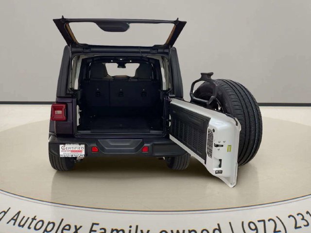 Used 2024 Jeep Wrangler Unlimited w/ Convenience Group AWD/4WD image 9
