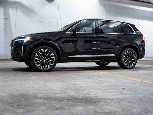 New 2026 Volvo XC90 T8 Plus image 3